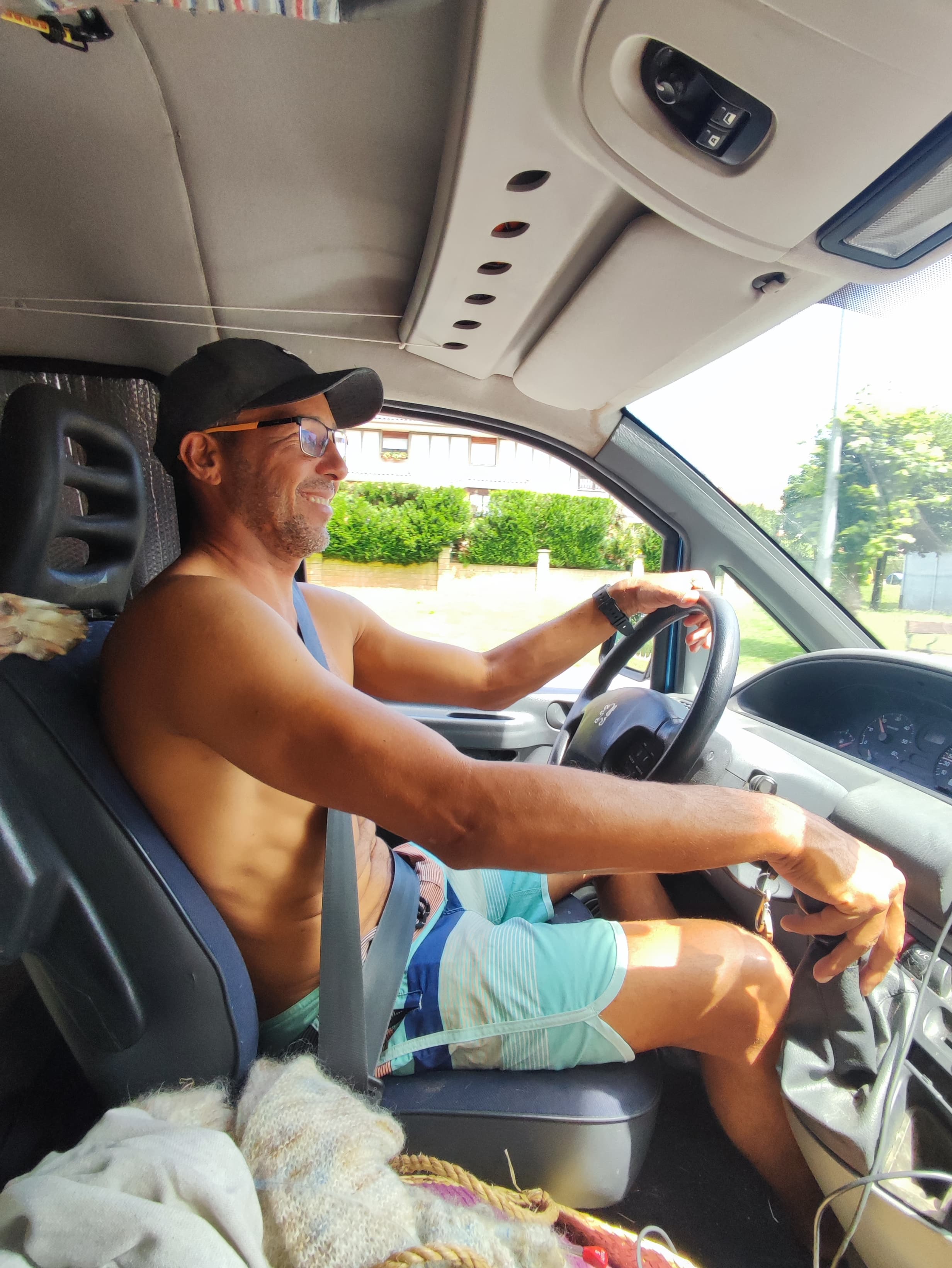 È em uma praia de aguas azuís que que você irá aprender a surfar com a Gostoso Surf School que tem excelentes intsrutores